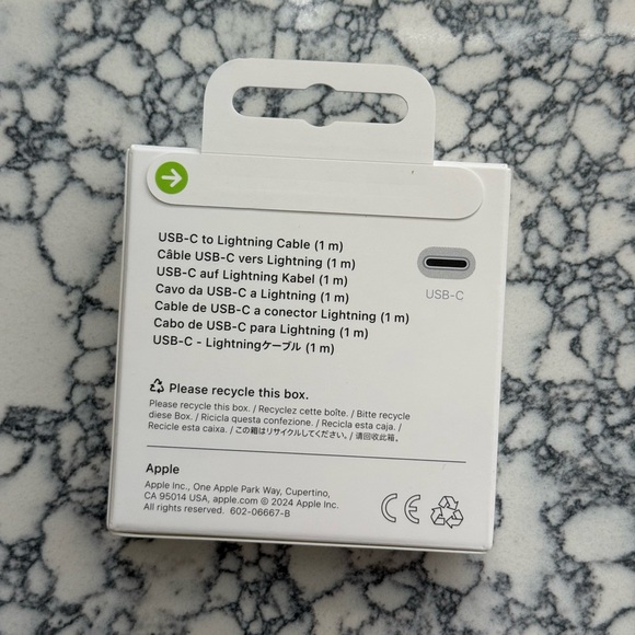 BRAND NEW Authentic Apple USB-C to Lightning Cable (1 m) - Picture 2 of 7